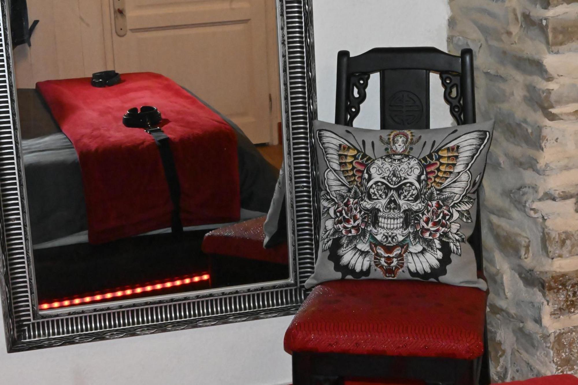 Love Room Donjon Dol In Love Bdsm Dol-de-Bretagne Luaran gambar